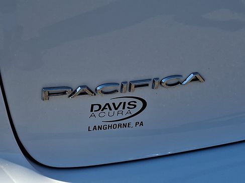 Used 2024 Chrysler Pacifica Limited FWD image 36