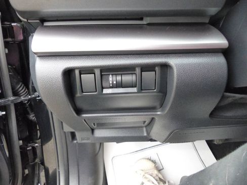 Used 2025 Subaru Impreza 2.0i AWD/4WD image 22