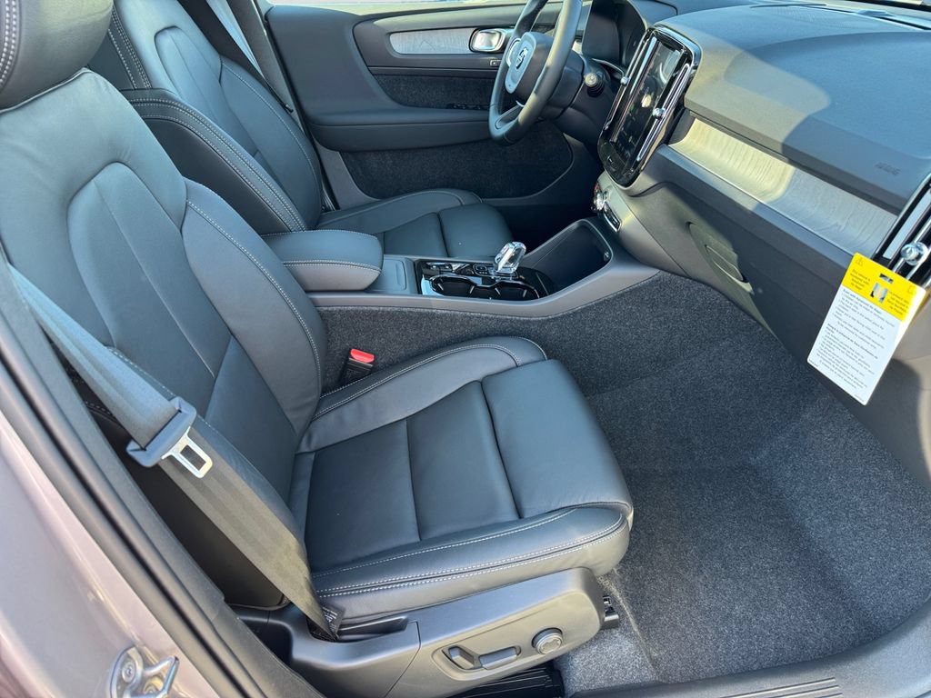 Certified 2026 Volvo XC40 B5 Plus w/ Climate Package AWD/4WD image 6