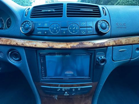 Used 2005 Mercedes-Benz E 320 Sedan image 34