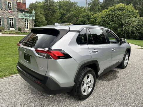 Used 2020 Toyota RAV4 XLE w/ Convenience Package AWD/4WD image 10