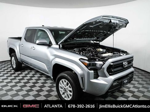 Used 2024 Toyota Tacoma SR5 AWD/4WD image 31