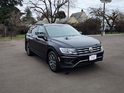 Used 2019 Volkswagen Tiguan SE image 2