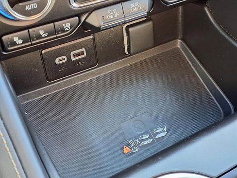 Used 2024 GMC Yukon SLT image 8