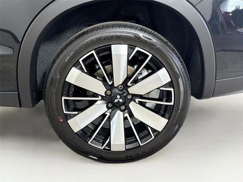 New 2025 Mitsubishi Outlander SE image 31