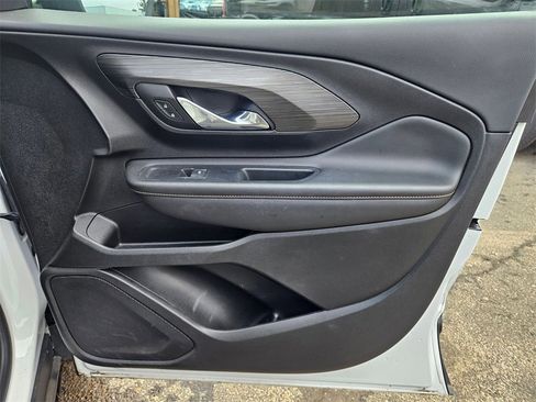 Used 2021 GMC Terrain SLT image 17