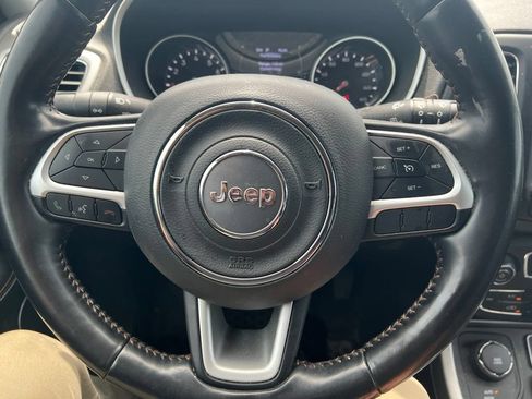 Used 2020 Jeep Compass Latitude w/ Cold Weather Group AWD/4WD image 11