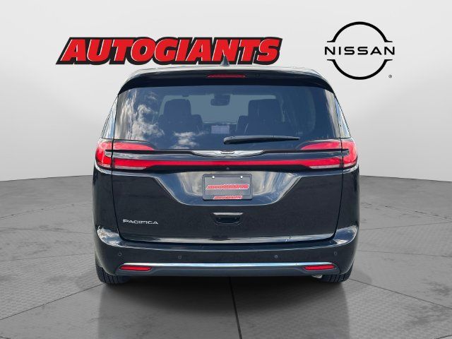 Used 2023 Chrysler Pacifica Touring-L FWD image 5