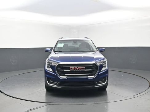 Used 2023 GMC Terrain SLE w/ Driver Convenience Package FWD image 4