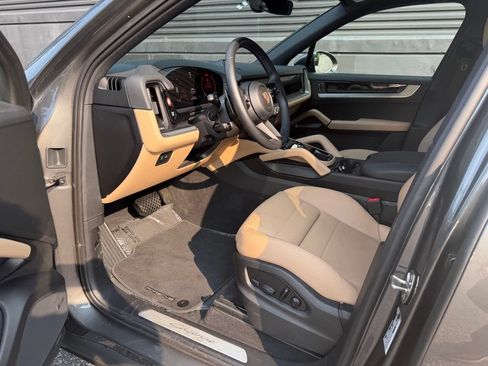Certified 2026 Porsche Cayenne AWD/4WD image 14