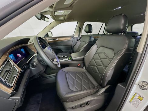 Used 2025 Volkswagen Atlas SE FWD image 13