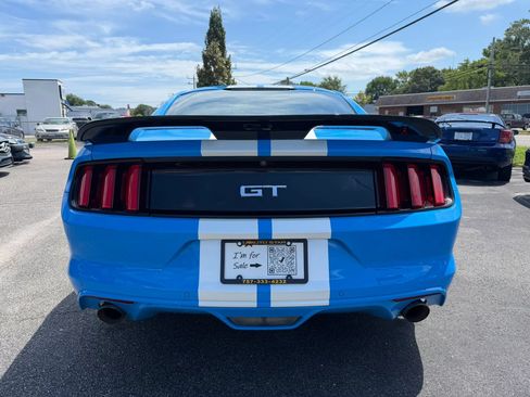 Used 2017 Ford Mustang GT RWD image 4