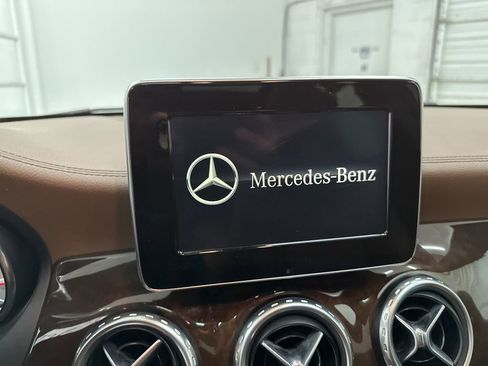 Used 2017 Mercedes-Benz GLA 250 image 12