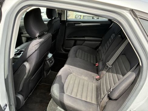 Used 2015 Ford Fusion SE FWD image 4