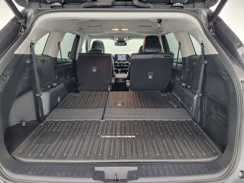 Used 2022 Toyota Highlander XLE AWD/4WD image 30