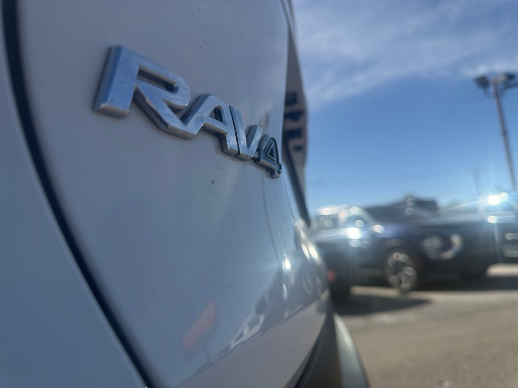 Used 2020 Toyota RAV4 LE w/ All Weather Liner Package AWD/4WD image 17