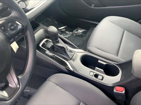 Used 2025 Toyota Corolla LE FWD image 22
