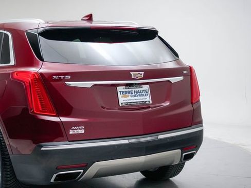 Used 2017 Cadillac XT5 Platinum w/ Driver Assist Package AWD/4WD image 4