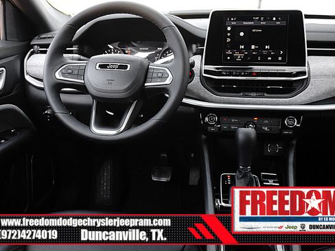 New 2026 Jeep Compass Latitude image 17