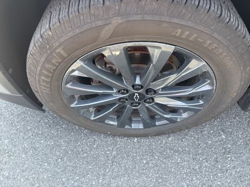 Used 2023 Chevrolet Traverse RS AWD/4WD image 9