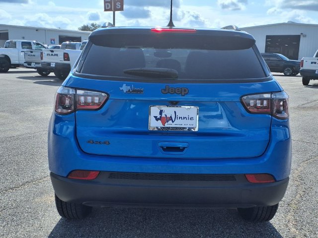 Used 2024 Jeep Compass Latitude w/ Convenience Group AWD/4WD image 6