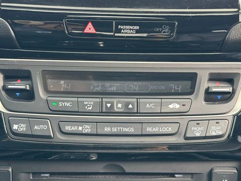 Used 2018 Honda Pilot Touring image 16