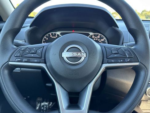 Used 2025 Nissan Altima 2.5 SV FWD image 28