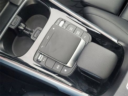 Used 2021 Mercedes-Benz GLB 250 4MATIC image 33