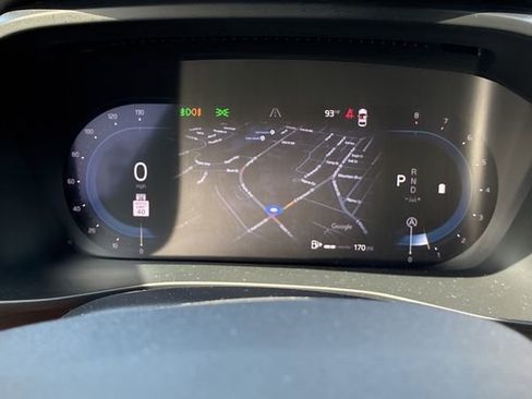 Used 2025 Volvo XC40 B5 Plus w/ Climate Package image 24