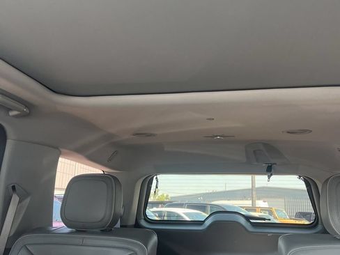 Used 2018 Lincoln Navigator Select AWD/4WD image 12