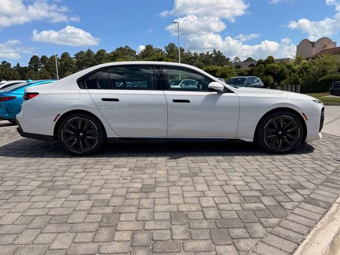 Used 2025 BMW 760i xDrive AWD/4WD image 8