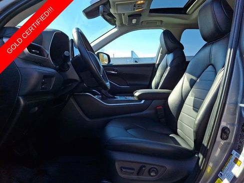 Certified 2025 Toyota Highlander XLE image 17