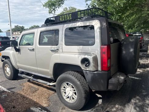 Used 2007 HUMMER H3 AWD/4WD image 2
