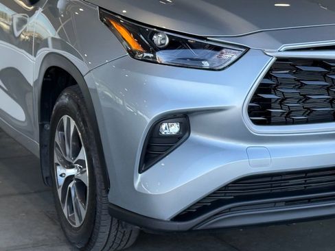 Certified 2022 Toyota Highlander XLE image 8