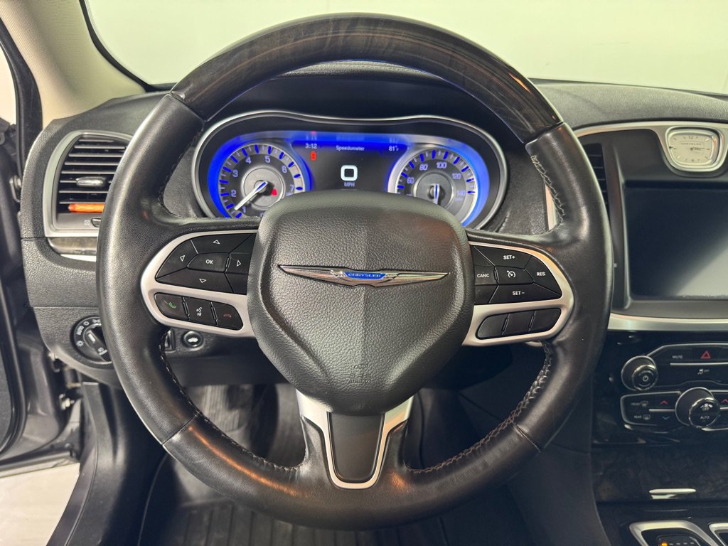 Used 2019 Chrysler 300 Limited AWD/4WD image 12