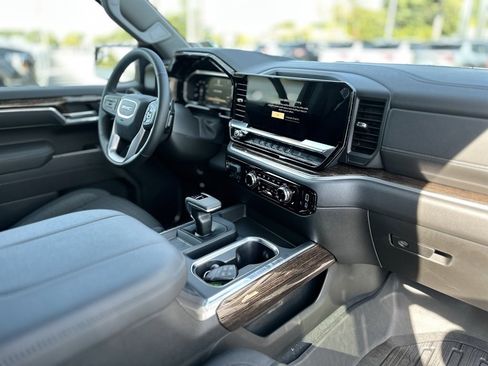 New 2026 GMC Sierra 1500 Elevation image 11