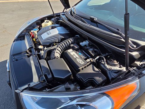 Used 2015 Hyundai Veloster Turbo w/ Option Group 04 FWD image 28