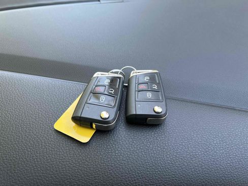 Used 2016 Volkswagen e-Golf SE w/ DC Fast Charging Package image 74