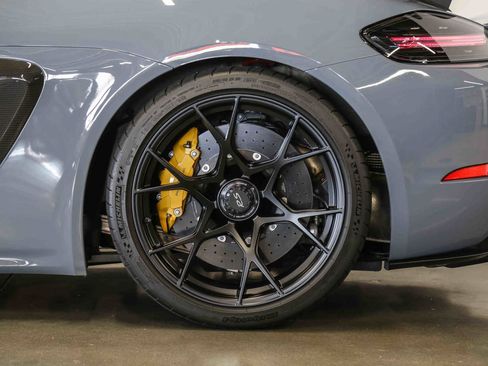 Used 2025 Porsche 718 Cayman GT4 RS w/ Weissach Package RWD image 7