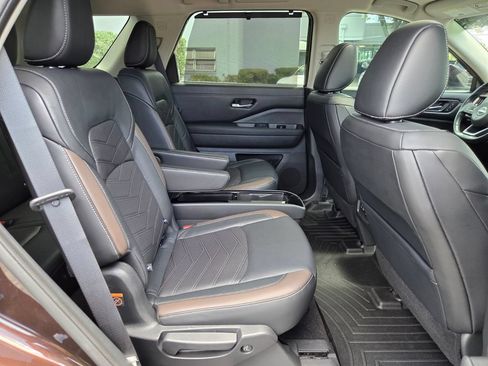 Used 2022 Nissan Pathfinder Platinum w/ Cargo Package AWD/4WD image 19