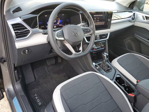 New 2026 Volkswagen Taos SE FWD image 17