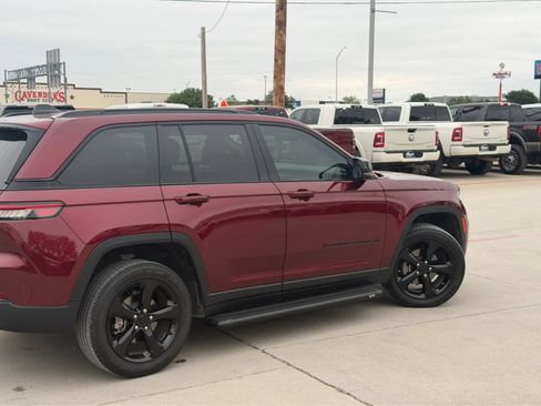 Used 2024 Jeep Grand Cherokee Altitude RWD image 4