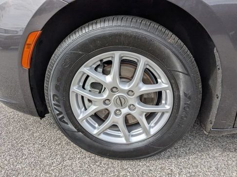 Used 2023 Chrysler Pacifica Touring-L FWD image 21