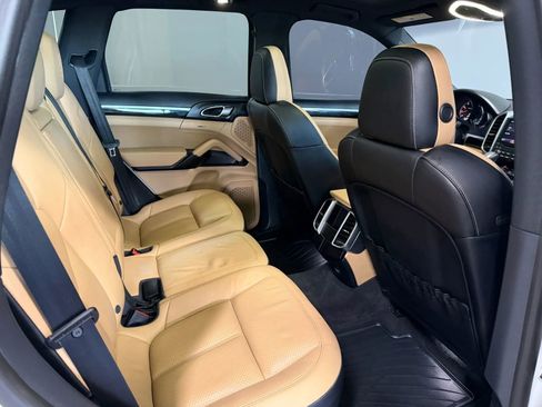 Used 2018 Porsche Cayenne Platinum Edition AWD/4WD image 18