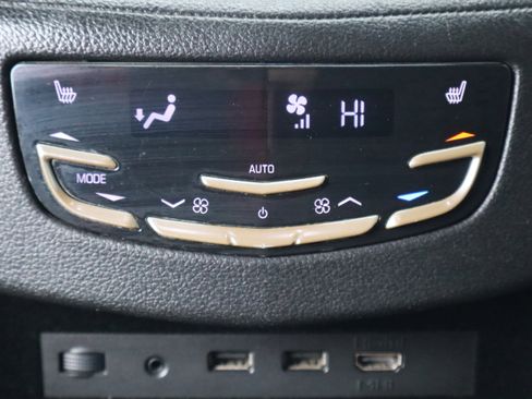 Used 2018 Cadillac Escalade Platinum image 27