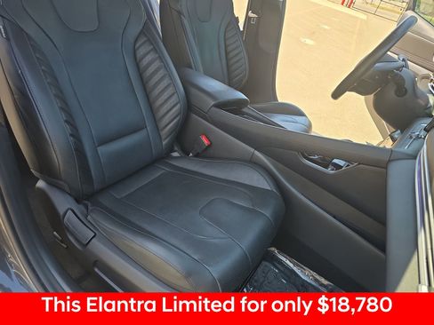 Used 2022 Hyundai Elantra Limited FWD image 16