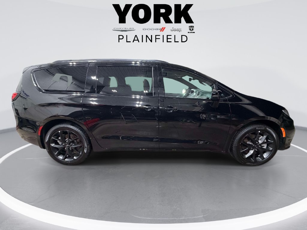 Used 2024 Chrysler Pacifica Limited w/ S Appearance Package AWD/4WD image 4
