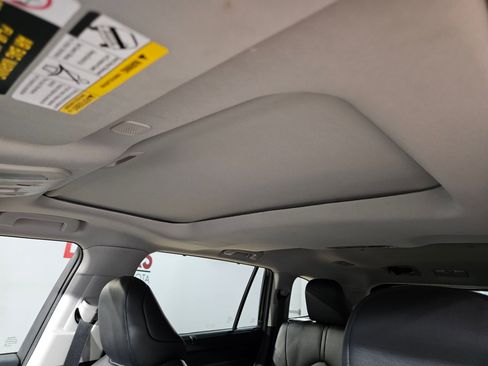 Used 2024 Toyota Highlander XLE image 25