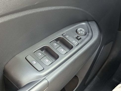 Used 2025 Hyundai Venue Limited FWD image 23