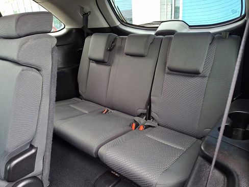 Used 2019 Toyota Highlander LE AWD/4WD image 10